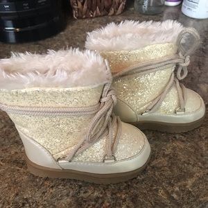 Girls snow boots!